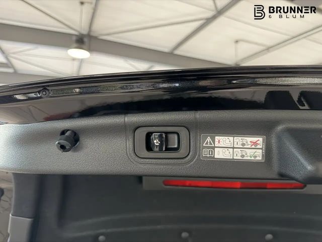 Mercedes-Benz C 200 AMG Line Sedan