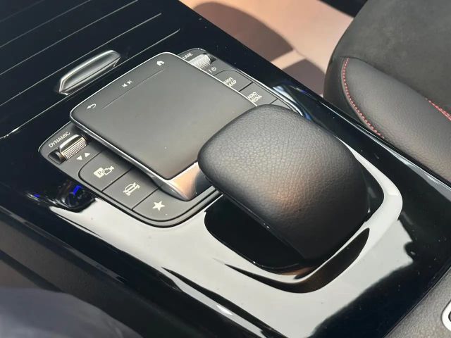 Mercedes-Benz CLA 200 AMG Line Sedan