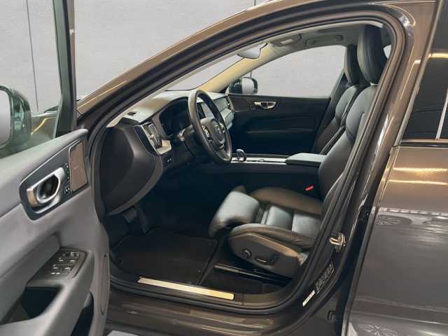 Volvo XC60 Dark Plus