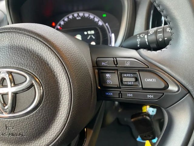 Toyota Aygo Bi-Tone Hatchback Pulse