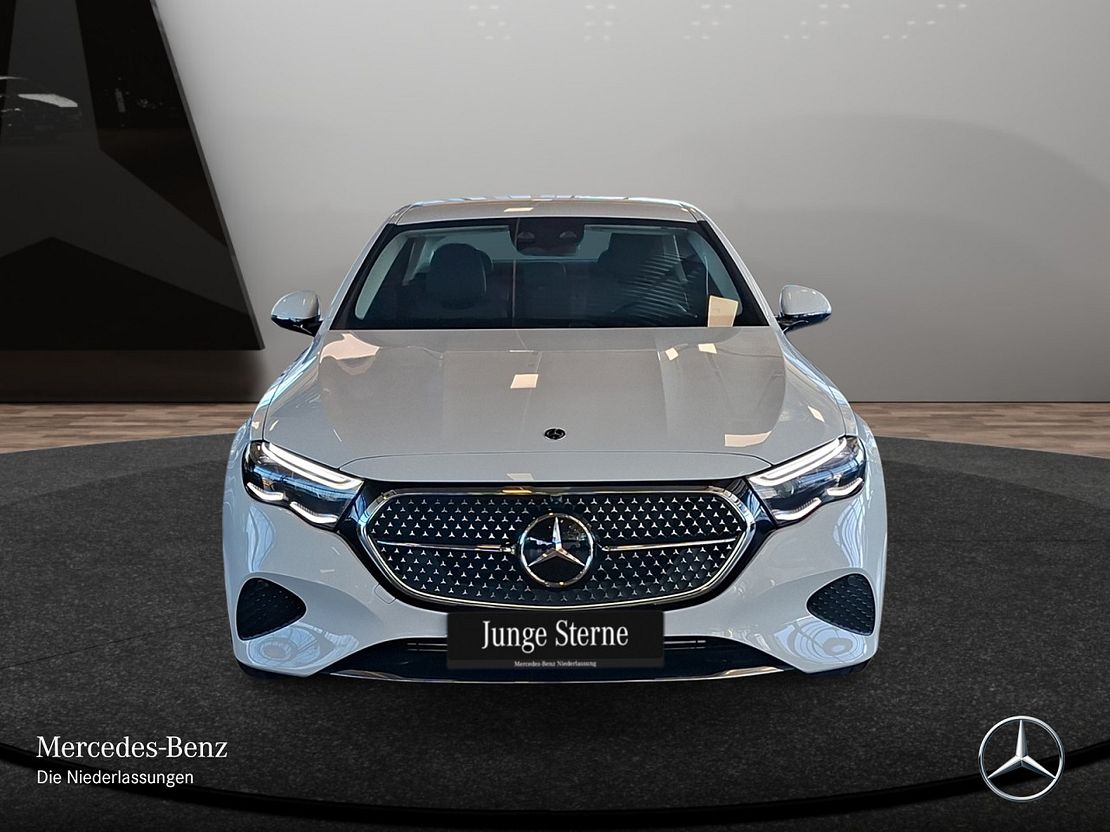 Mercedes-Benz E 200 Sedan