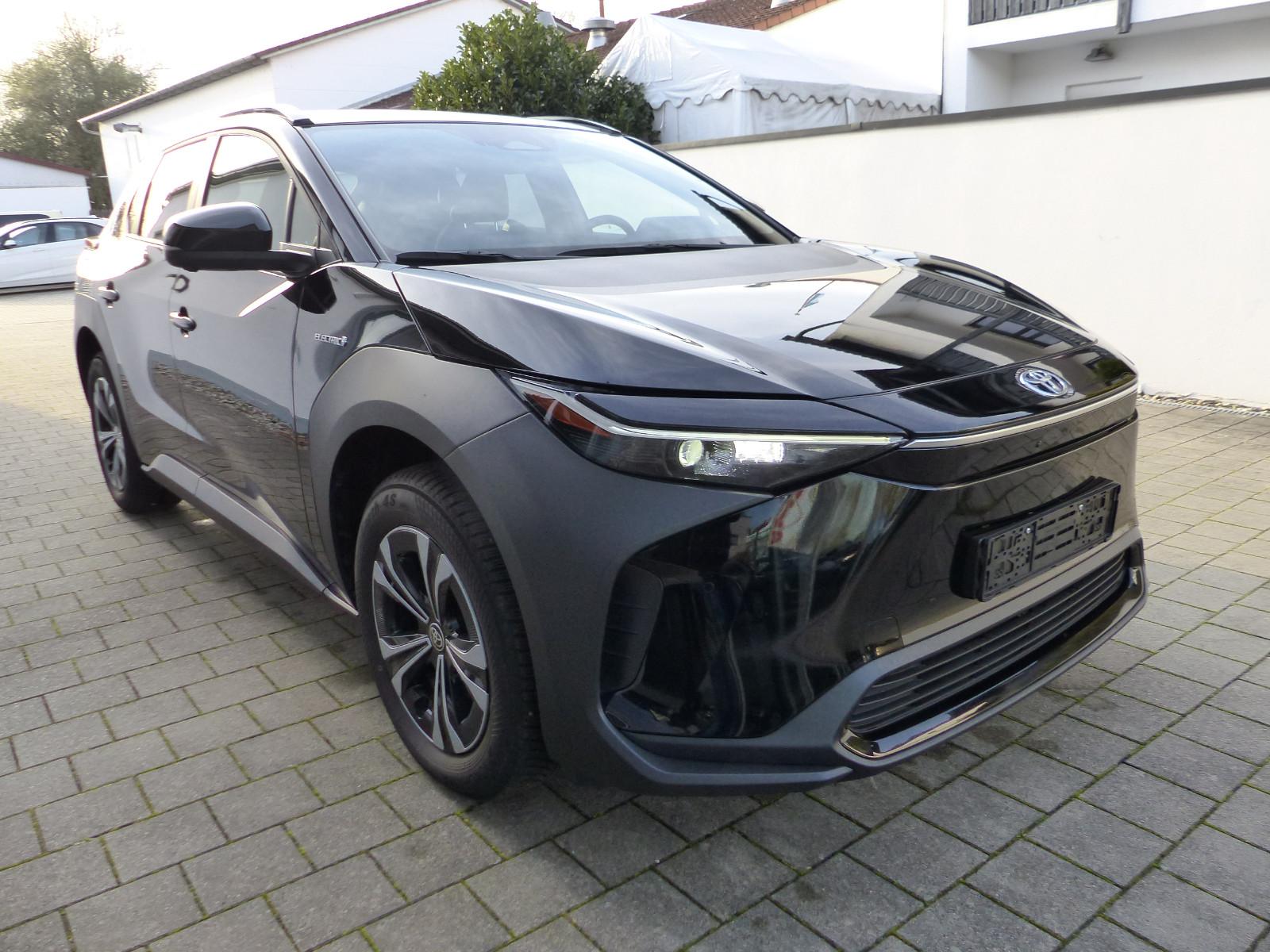 Toyota bZ4X AHK Navi SHZ el.Heckkl.LED Schnell-Ladefunk