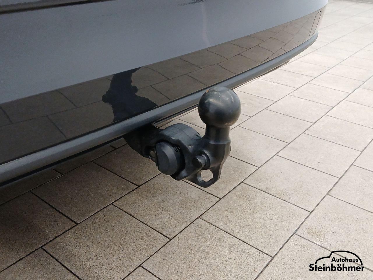 Volkswagen Golf 1.5 eTSI DSG Life Variant