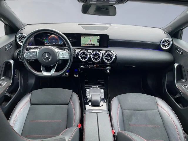 Mercedes-Benz A 250 A 250 e AMG Line