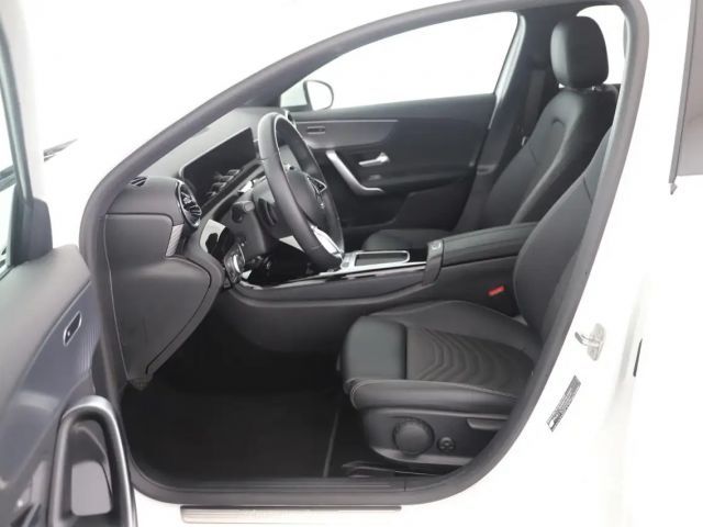 Mercedes-Benz A 180 A 180 d Progressive