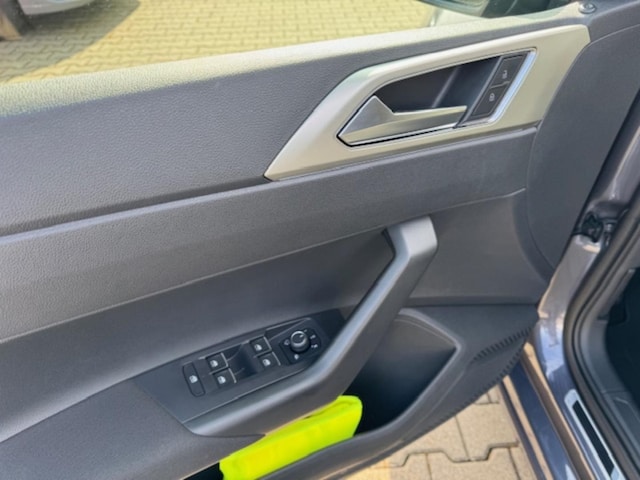 Volkswagen Polo IQ.Drive Move