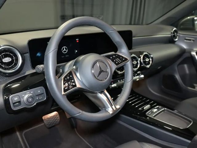 Mercedes-Benz A 200 A 200 d