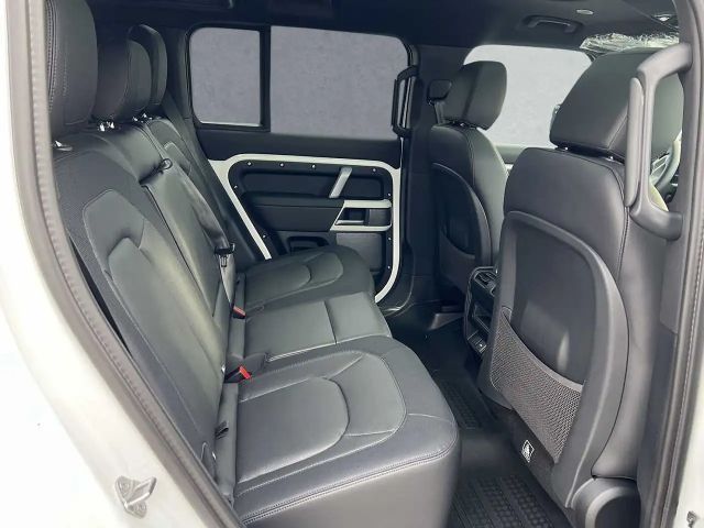 Land Rover Defender 110 D250 Dynamic SE