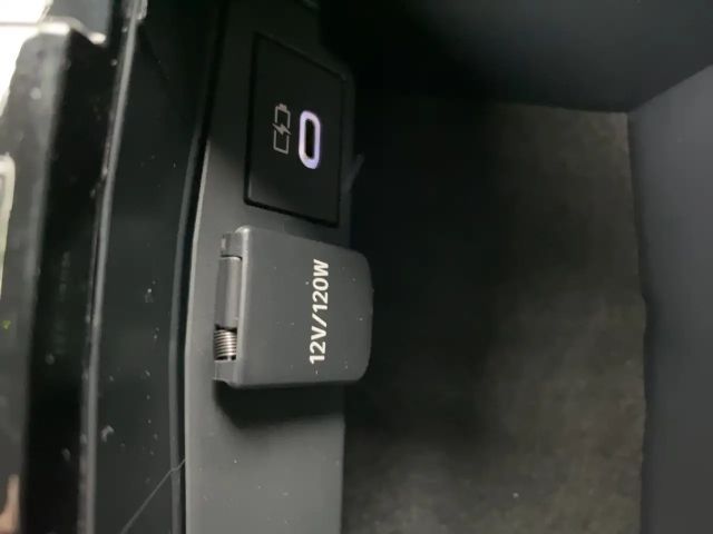 Toyota Corolla 2.0Teamplayer wenig KM*junger Gebrauchter