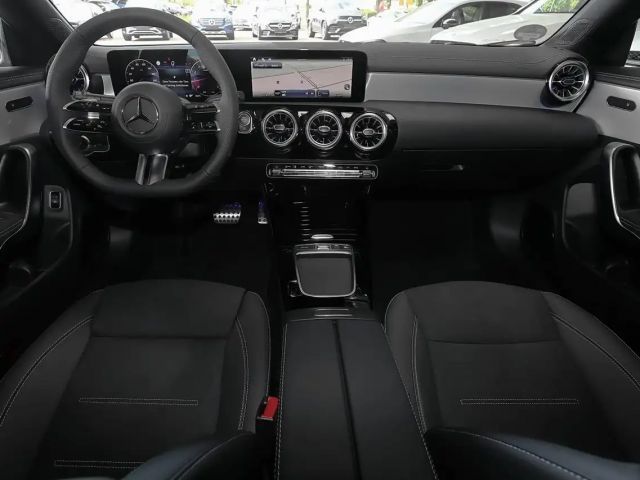 Mercedes-Benz CLA 180 AMG Line Coupé