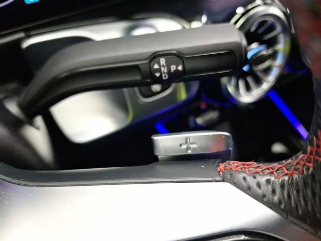 Mercedes-Benz GLB 220 4MATIC AMG Line