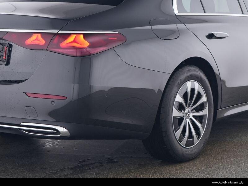 Mercedes-Benz E 200 AVANTGARDE Sedan