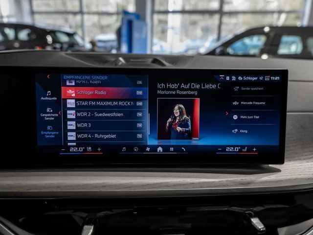 BMW X7 M 60i FACEL. PANO AHK HUD 360° LED STANDHZ