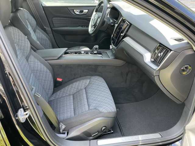 Volvo V60 Core Hybrid