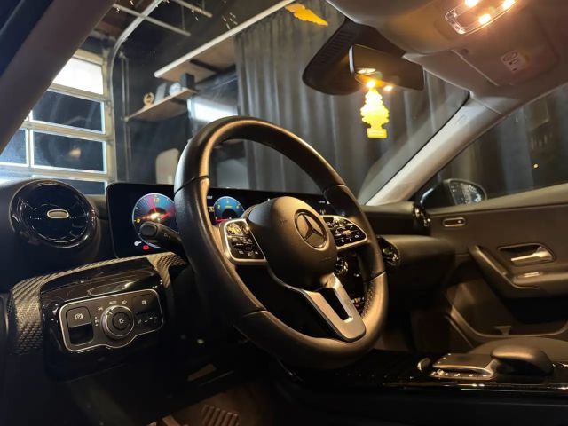 Mercedes-Benz A 180 A 180 d