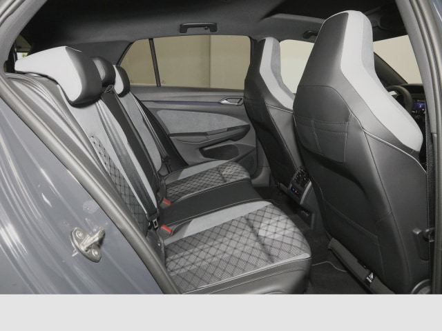 Volkswagen Golf 1.5 eTSI Golf VIII R-Line