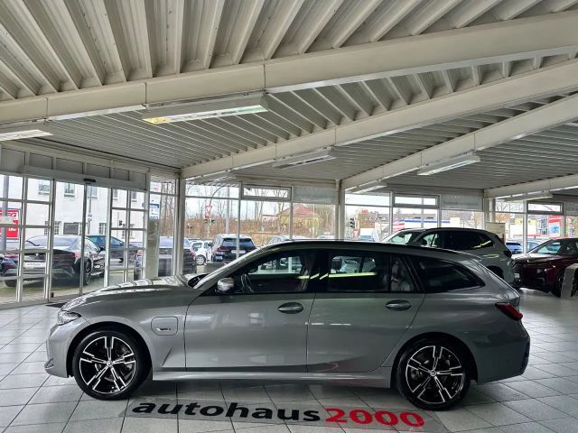 BMW 330 330e M-Sport xDrive