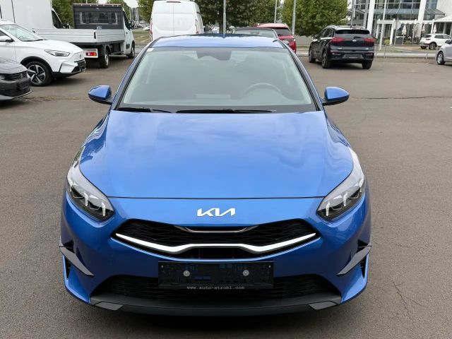 Kia Ceed Silber Voll-LED Scheinwerfer