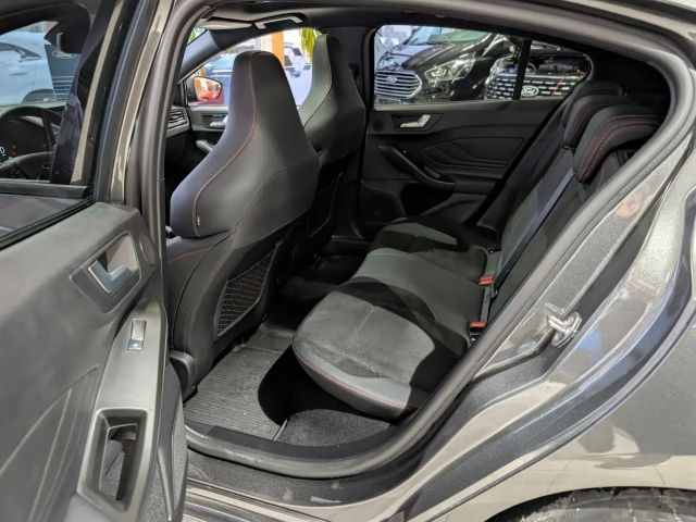 Ford Focus ST Line
