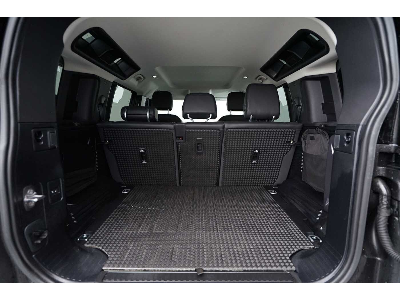 Land Rover Defender 110 SE