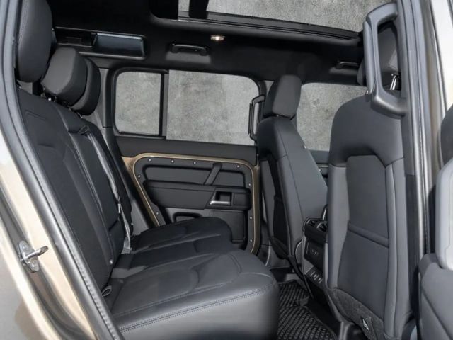 Land Rover Defender 110 D250 Dynamic SE