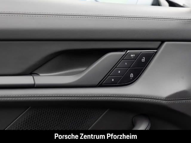 Porsche Taycan 4 Cross Turismo