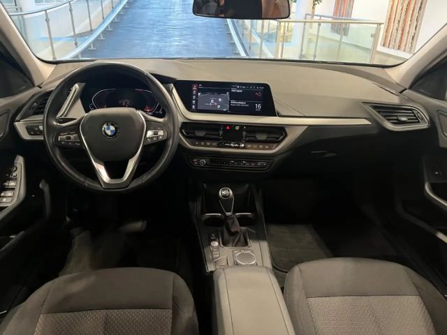 BMW 118 118i 5-deurs Sedan