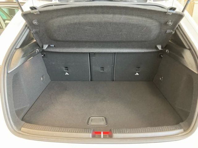 Mercedes-Benz A 250 A 250 e AMG Line