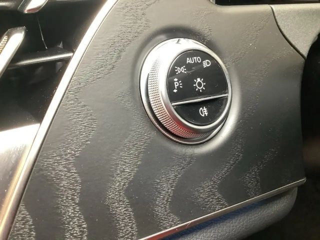 Mercedes-Benz E 200 AMG Line Sedan