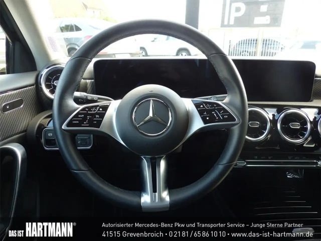 Mercedes-Benz A 180 A 180 d Progressive