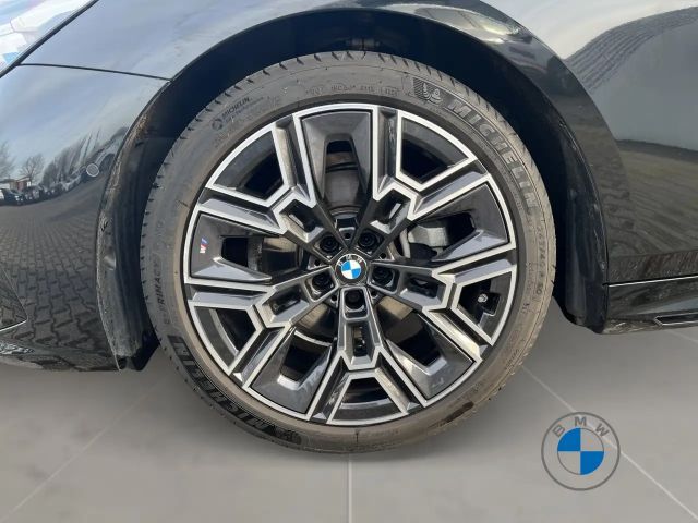 BMW 520 520i M-Sport Sedan