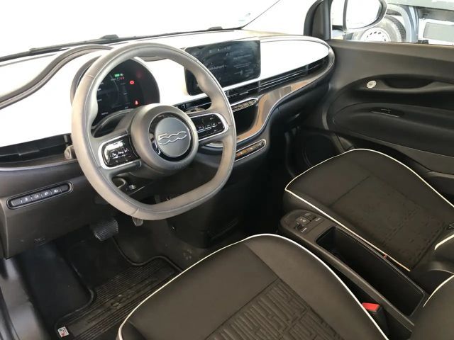 Fiat 500e LED-Tagfahrlicht Navigation DAB+ Klimaautomatik