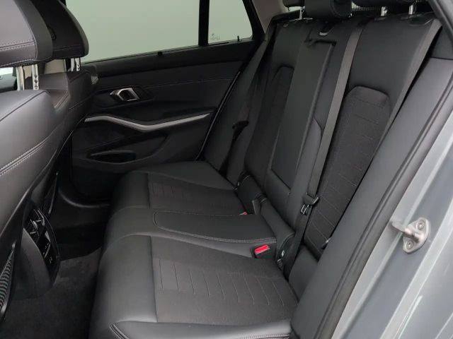 BMW 330 330i Touring xDrive