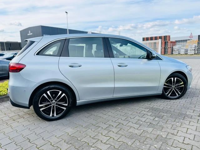 Mercedes-Benz B 180 B 180 d Progressive Sedan