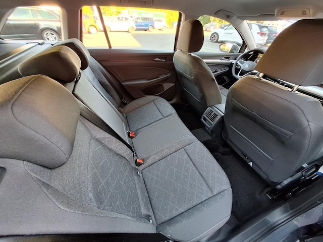 Volkswagen Golf Life Variant