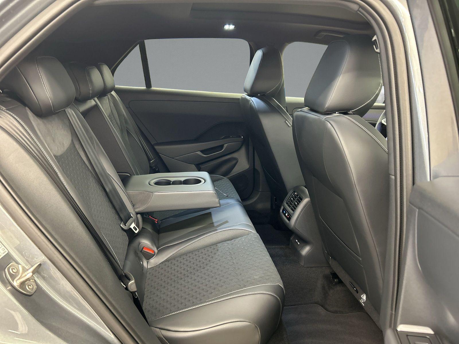 Volkswagen T-Roc 1.5 eTSI DSG R-Line