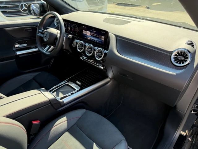 Mercedes-Benz GLA 180 AMG Line