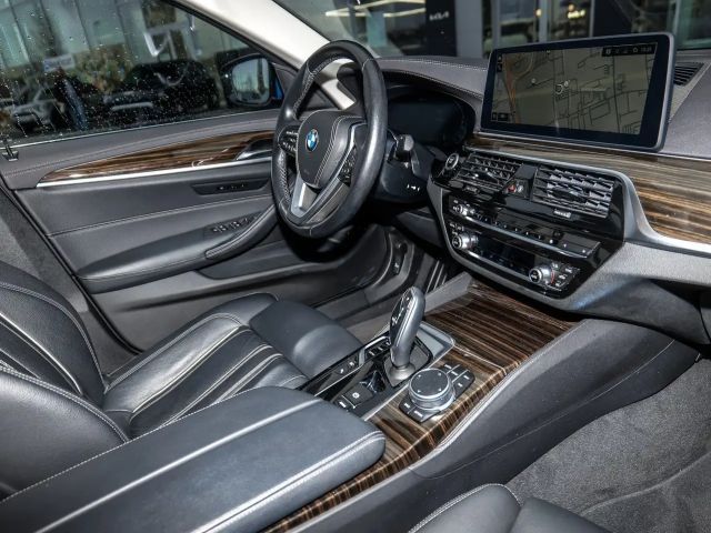 BMW 530 530e Luxury Line Sedan