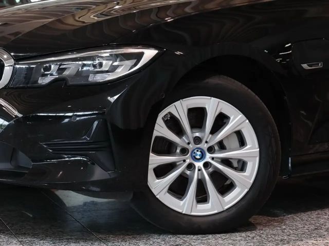 BMW 330 330e Touring xDrive