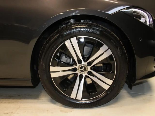 Mercedes-Benz C 180 AVANTGARDE Sedan