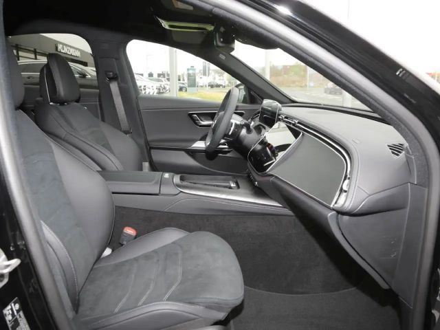 Mercedes-Benz E 220 AMG Line E 220 d Sedan