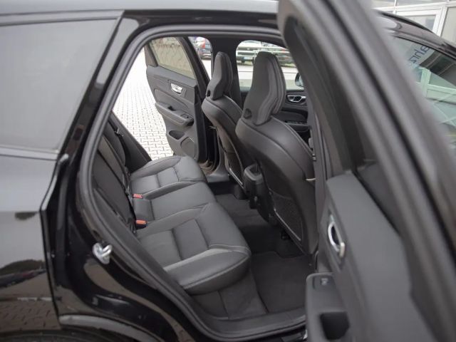 Volvo XC60 AWD Dark Plus