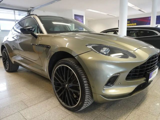 Aston Martin DBX V8