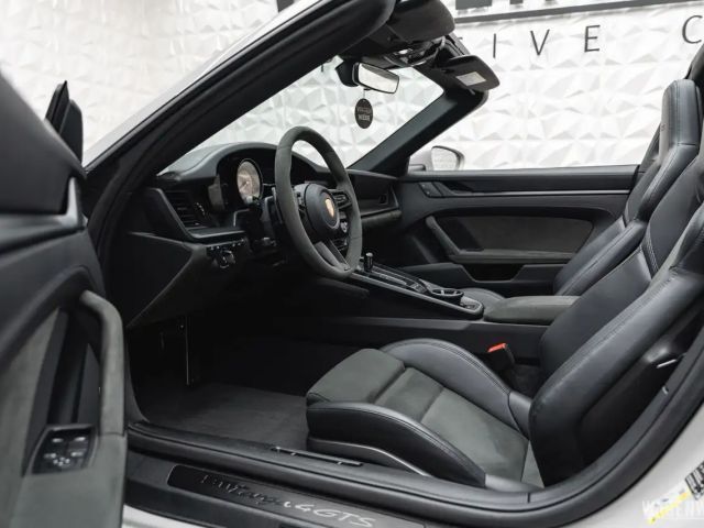 Porsche 992 4 Cabrio GTS Targa