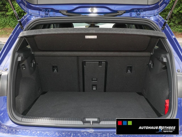 Volkswagen Golf 1.5 eTSI DSG Golf VIII R-Line