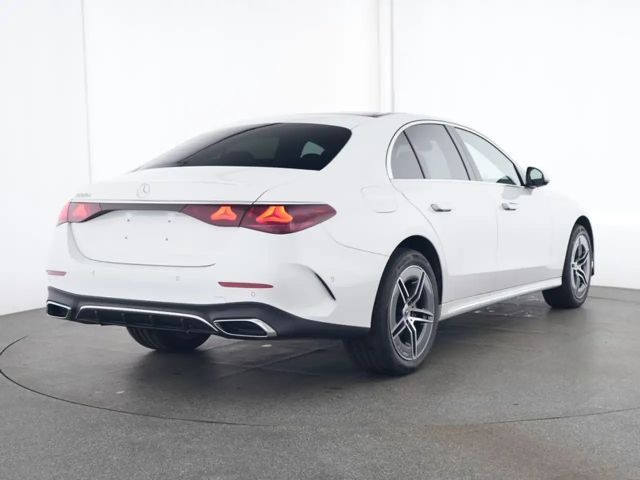 Mercedes-Benz E 220 AMG Line E 220 d Sedan