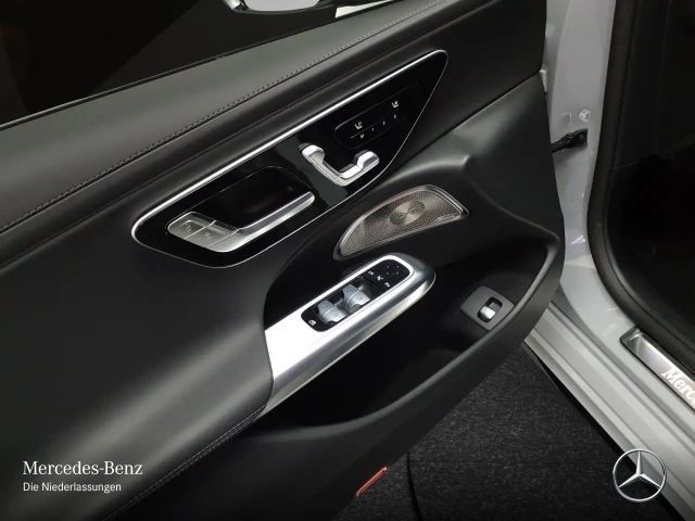 Mercedes-Benz E 220 AMG Line E 220 d Sedan