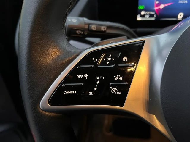 Mercedes-Benz GLA 180 *LED Navi Sitzh. Rückfahrkamera DAB*