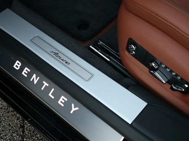 Bentley Flying Spur Hybrid V8