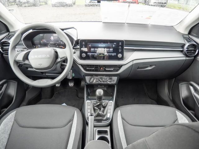 Skoda Fabia 1.0 Essence KLIMA PDC SITZHEIZUNG LED